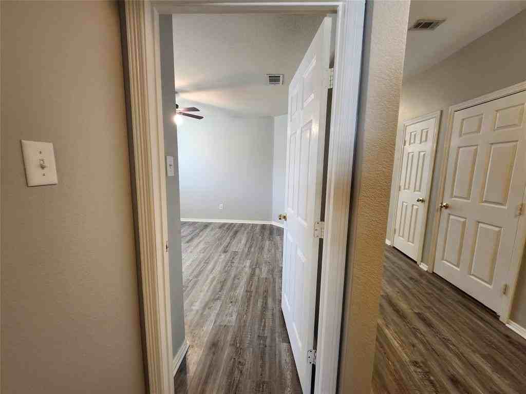 4710 Ashbury Ln - Photo 5 of 32