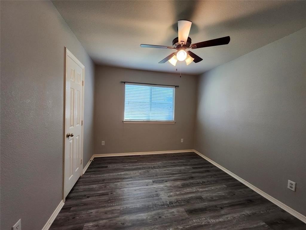 4710 Ashbury Ln - Photo 6 of 32