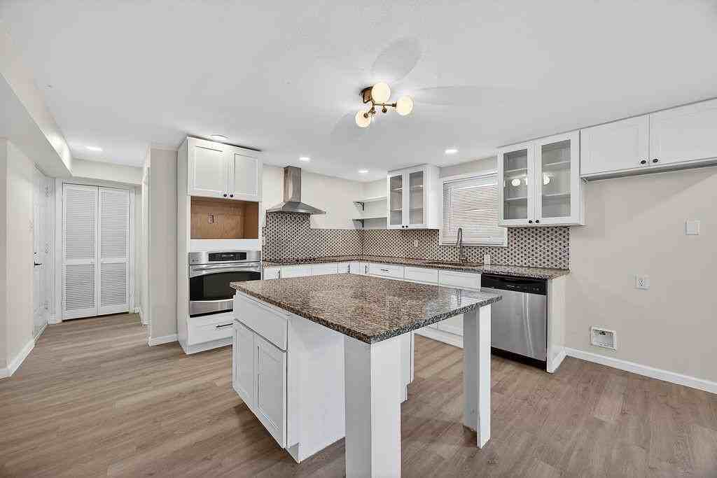 108 Dupont Cir - Photo 2 of 27