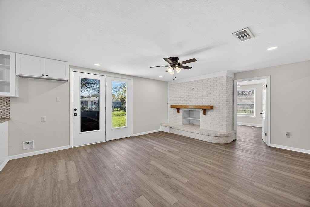 108 Dupont Cir - Photo 3 of 27