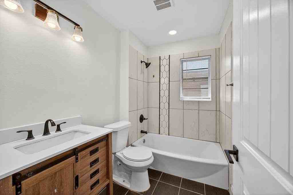 108 Dupont Cir - Photo 4 of 27
