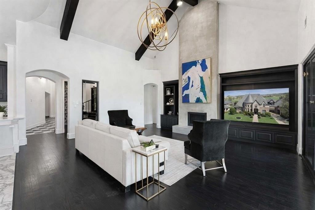 2871 Creekwood Ln - Photo 4 of 38