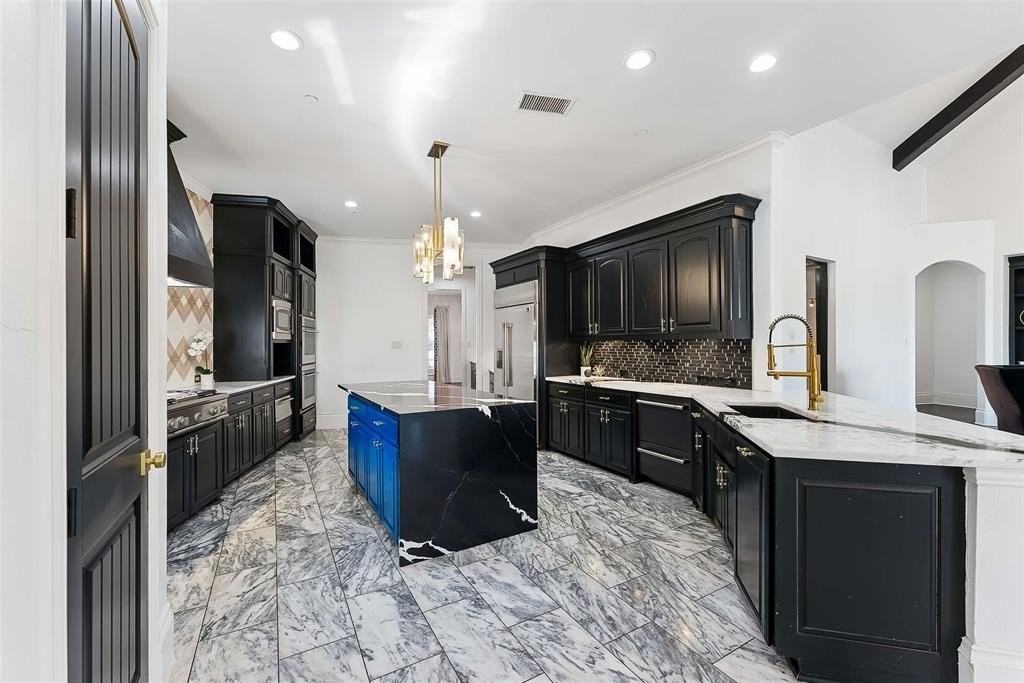 2871 Creekwood Ln - Photo 7 of 38