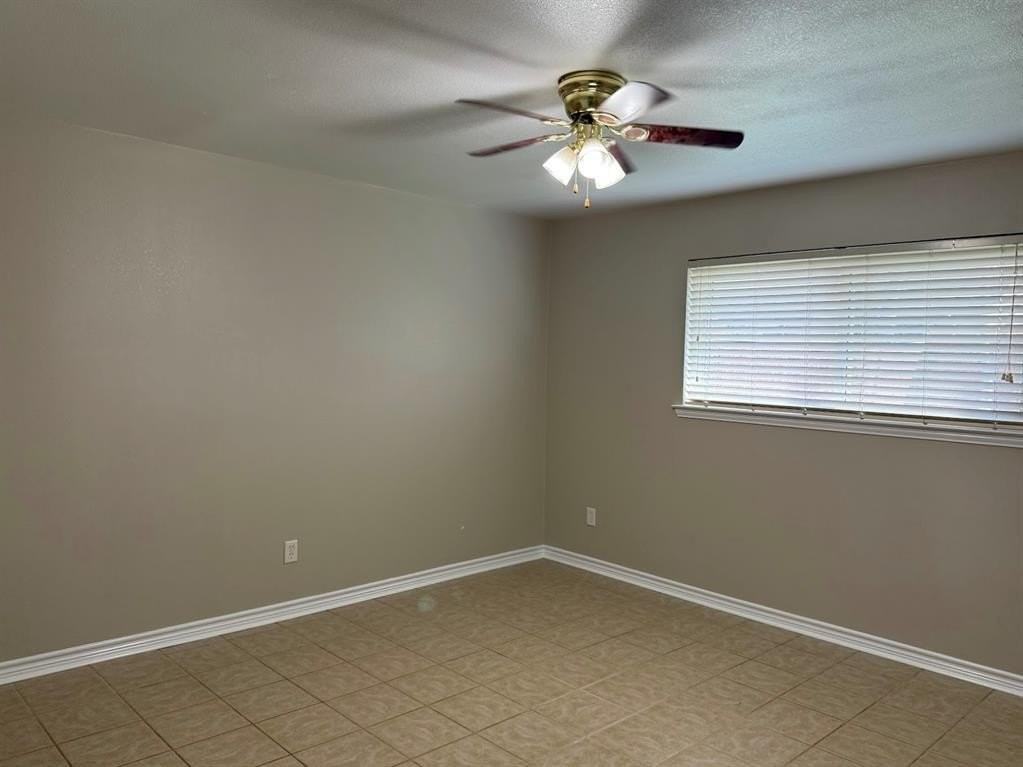 1612 Villanova Dr - Photo 5 of 13