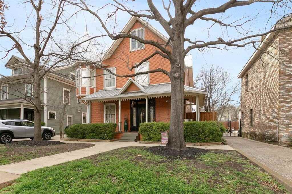 327 S Edgefield Ave - Photo 2 of 39