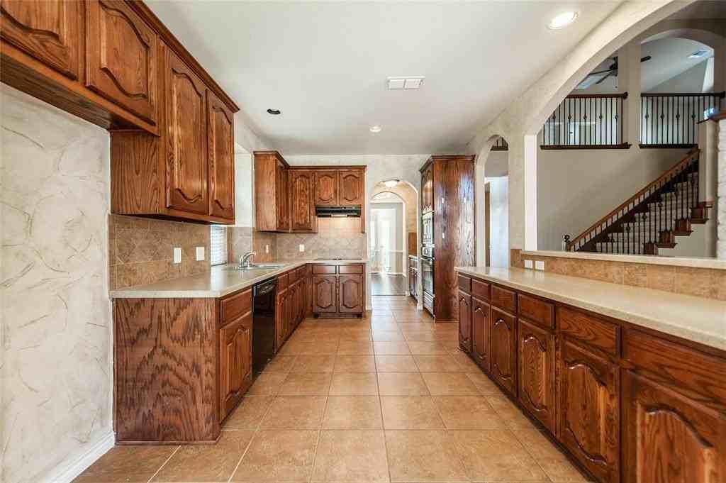 4812 Friedman Ln - Photo 6 of 40