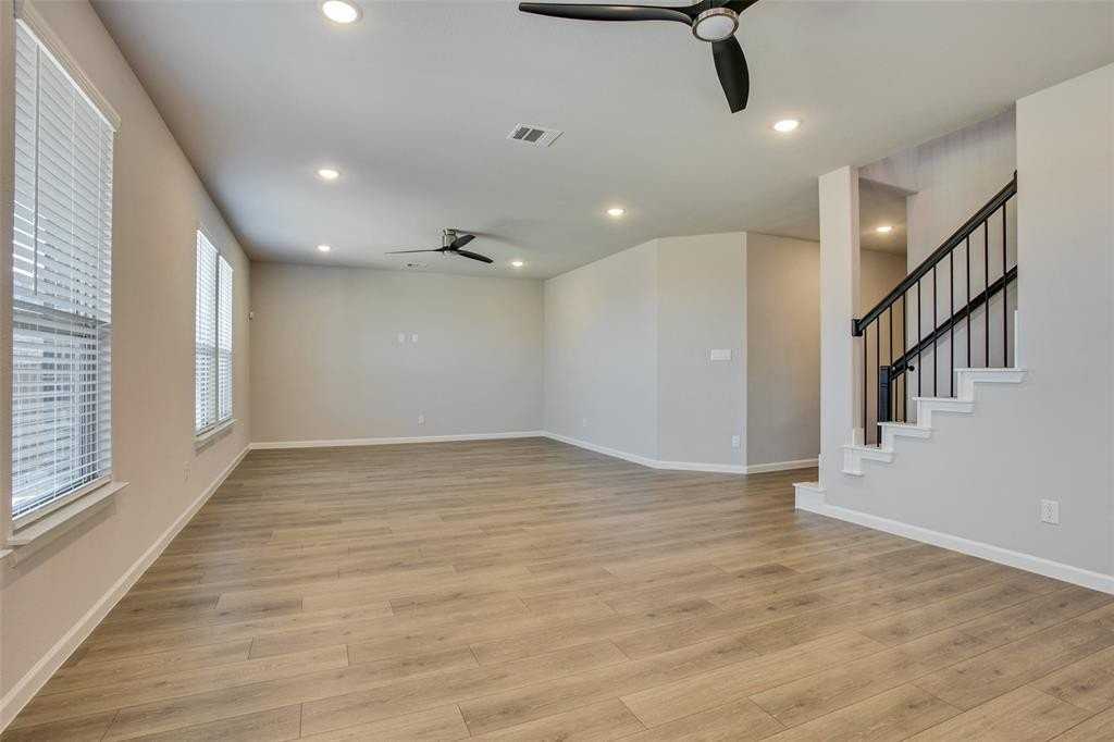 5450 Ridgeway Dr - Photo 5 of 36