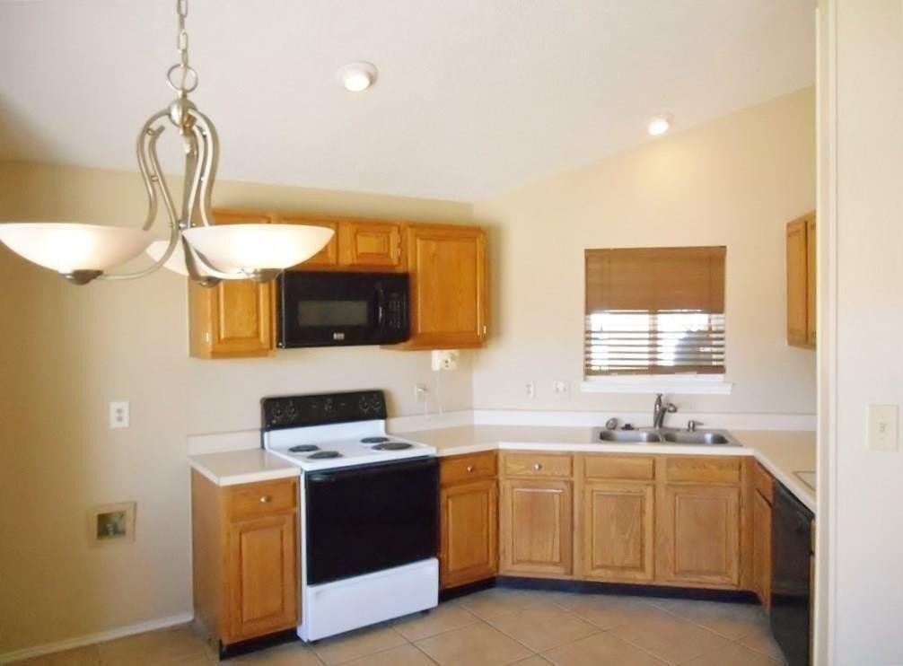 10116 Bugle Dr - Photo 3 of 12