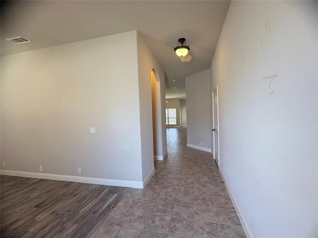 704 Lighthouse Ln - Photo 2 of 17