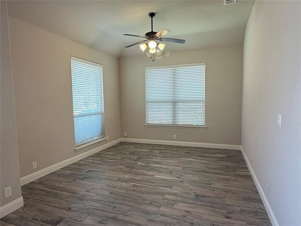 704 Lighthouse Ln - Photo 3 of 17