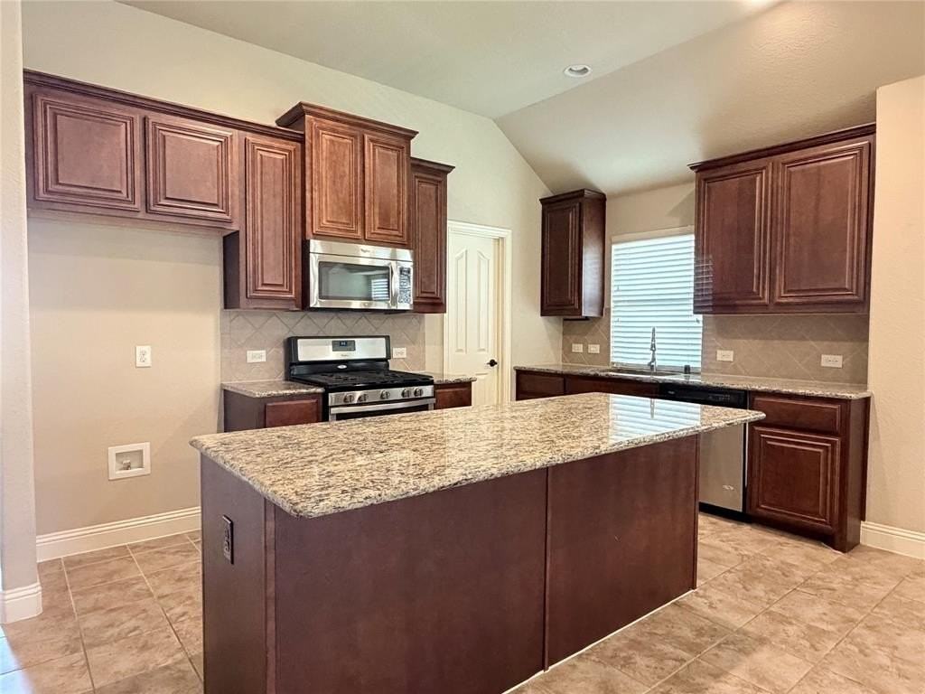 704 Lighthouse Ln - Photo 5 of 17