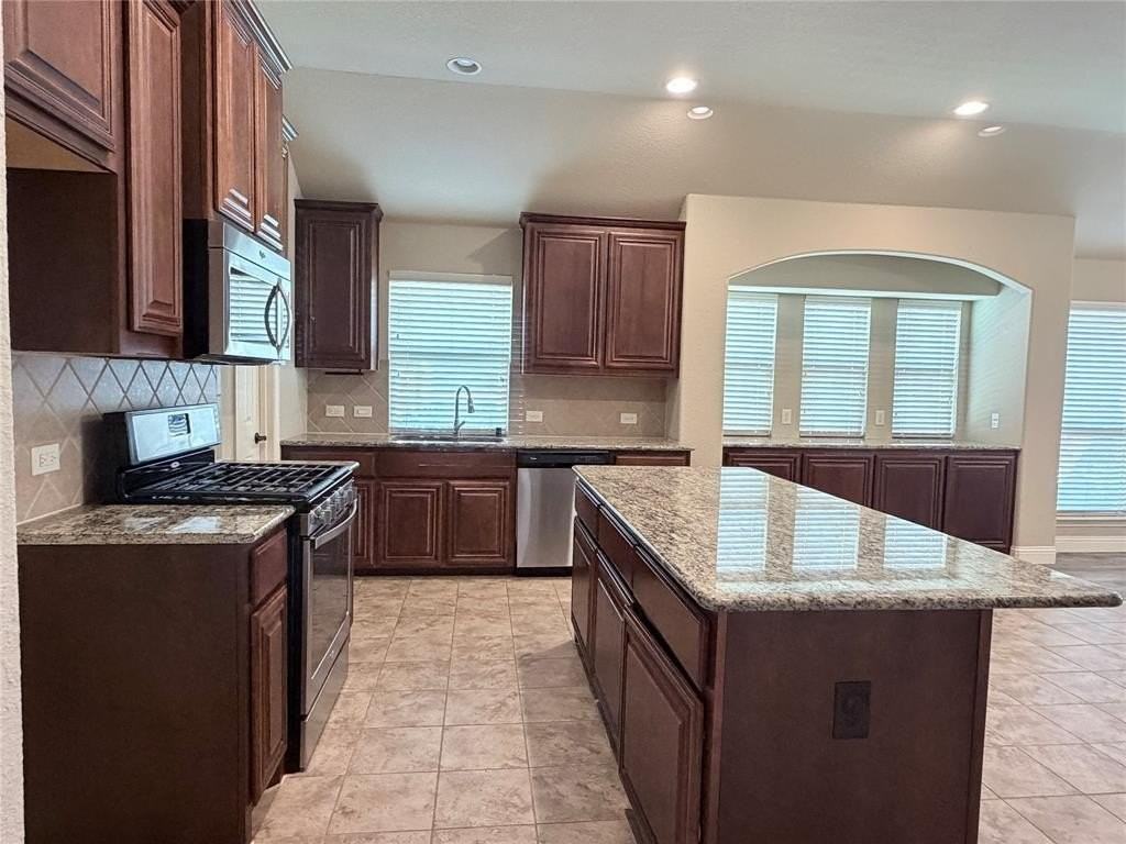 704 Lighthouse Ln - Photo 6 of 17