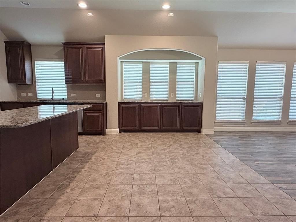 704 Lighthouse Ln - Photo 7 of 17