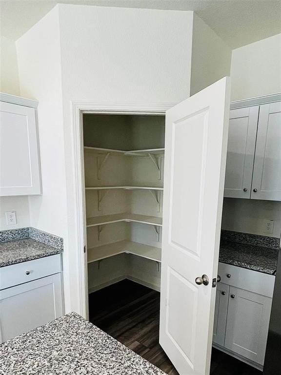 743 Camden Dr - Photo 3 of 15