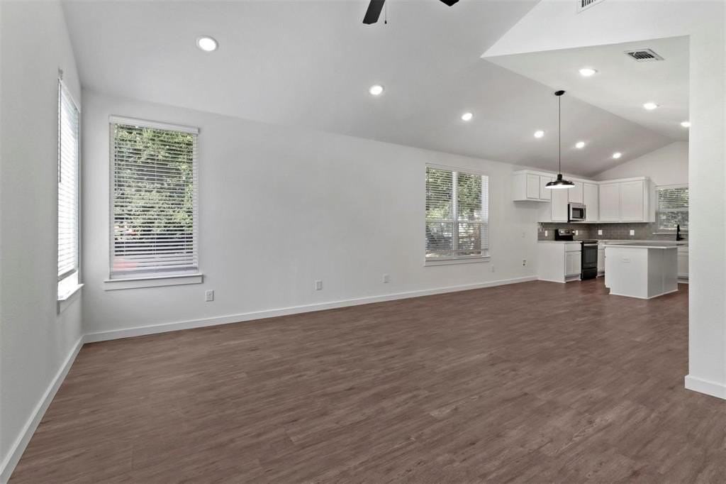 719 E Maple Row - Photo 2 of 17