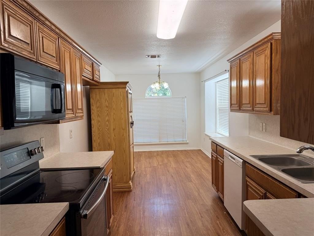 4305 Hayes - Photo 2 of 21