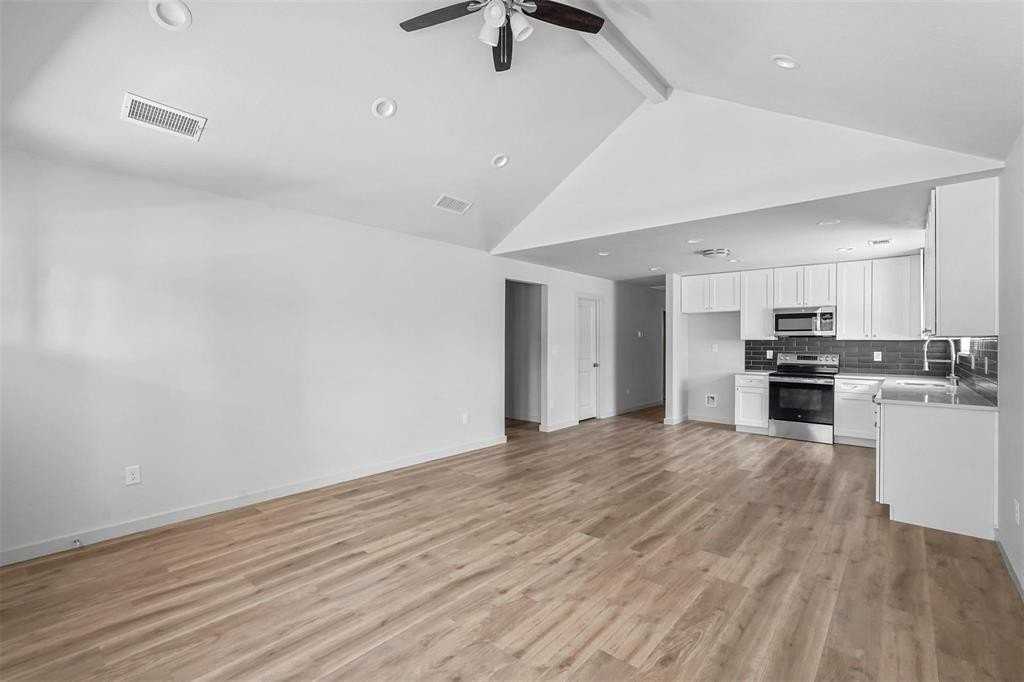 413 S Willow St - Photo 3 of 20