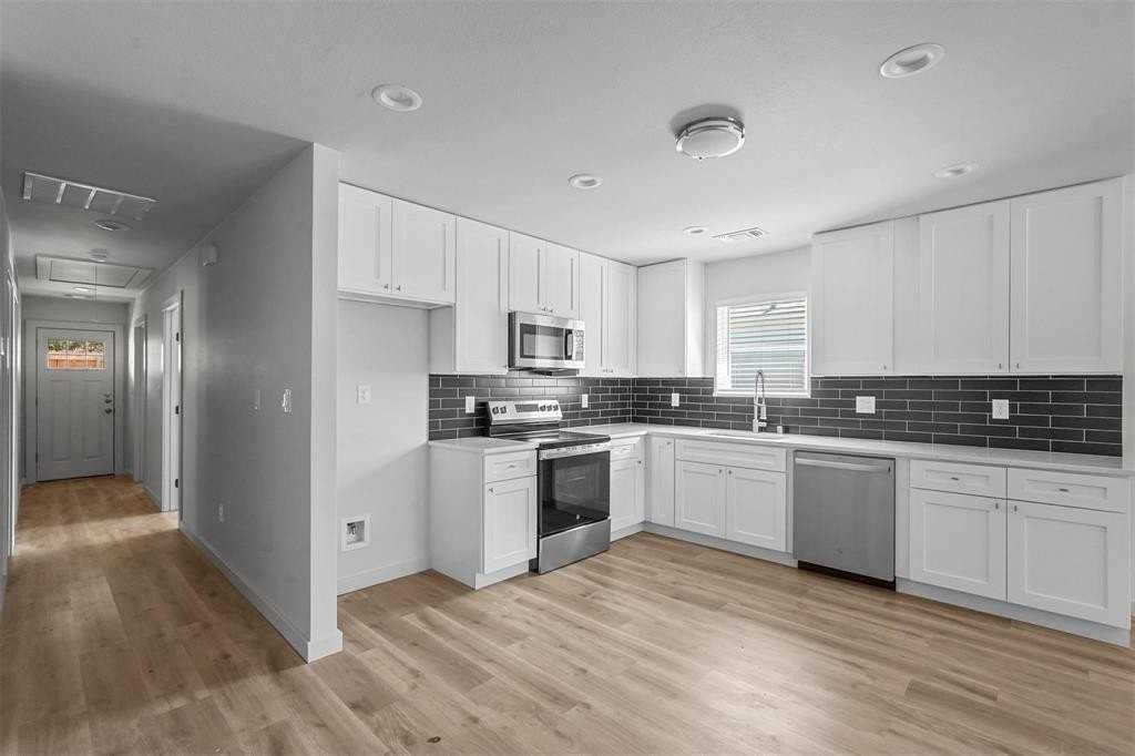 413 S Willow St - Photo 4 of 20