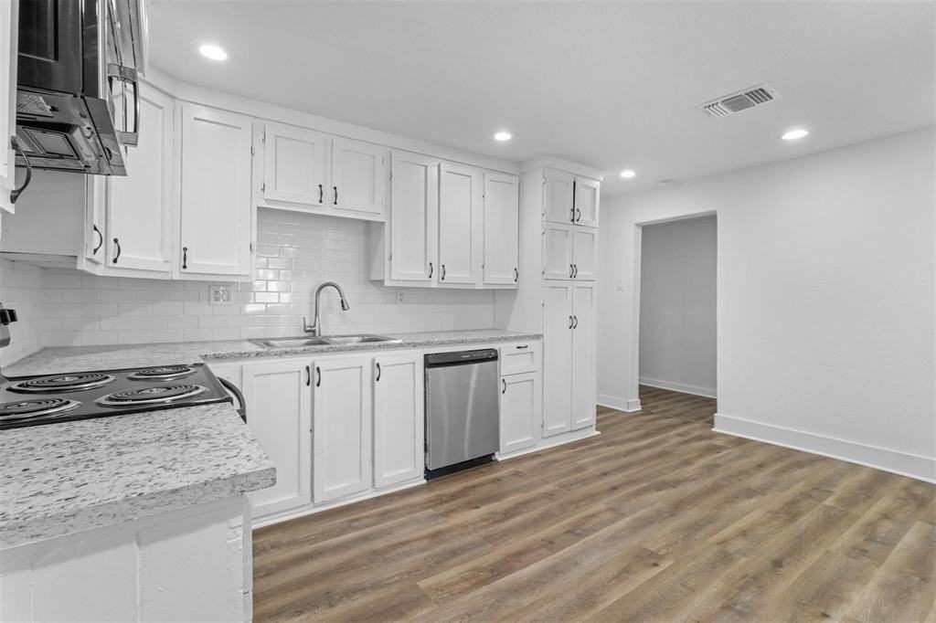 324 N Andrews Ave - Photo 4 of 14