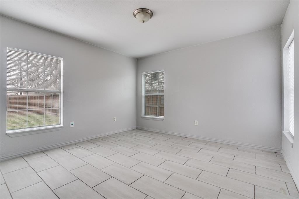 7911 Wanebe Dr - Photo 4 of 15