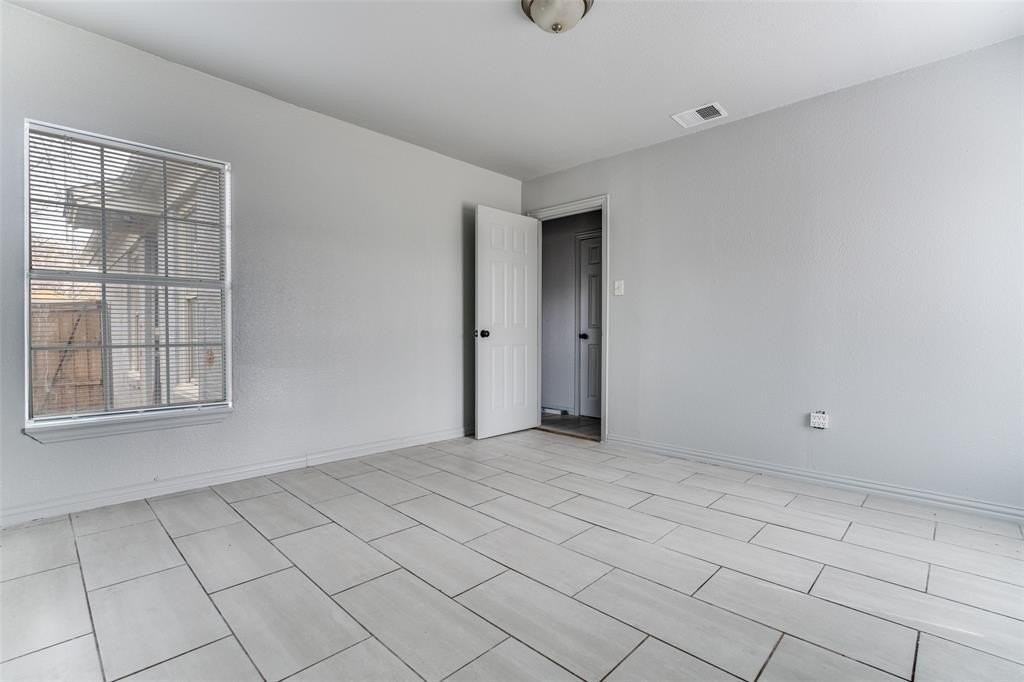 7911 Wanebe Dr - Photo 5 of 15