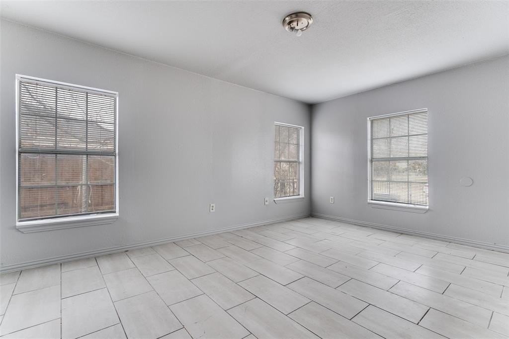 7911 Wanebe Dr - Photo 7 of 15