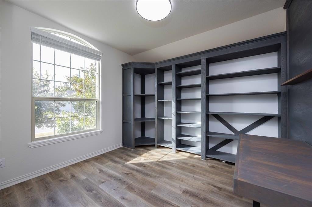 10038 Boswell Dr - Photo 2 of 29