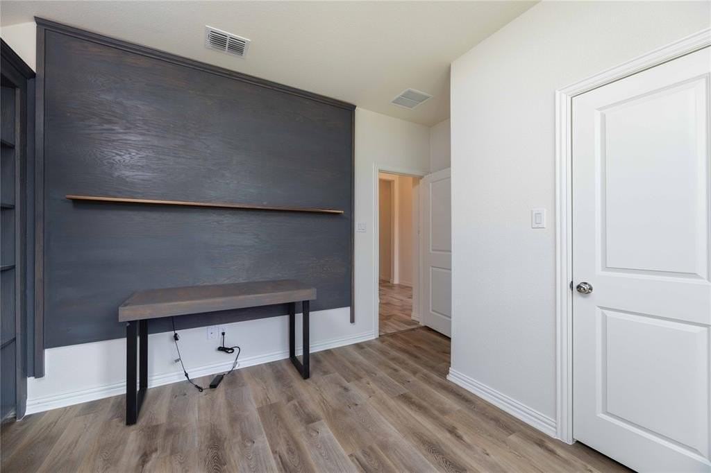 10038 Boswell Dr - Photo 3 of 29