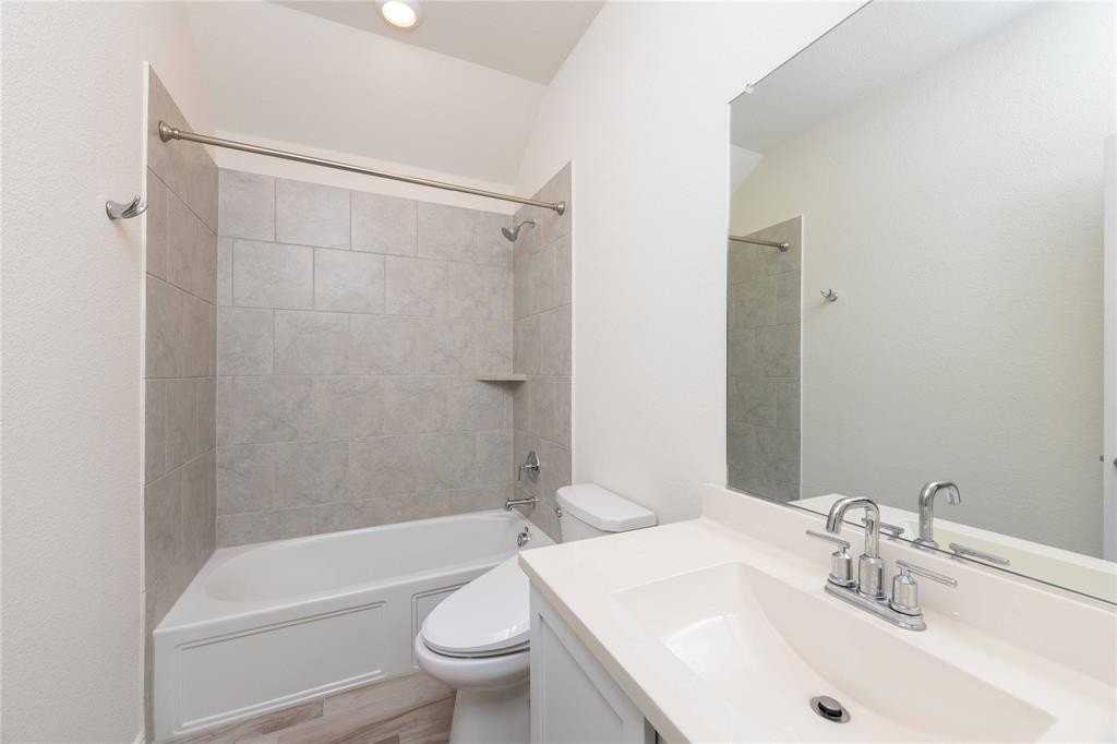 10038 Boswell Dr - Photo 4 of 29