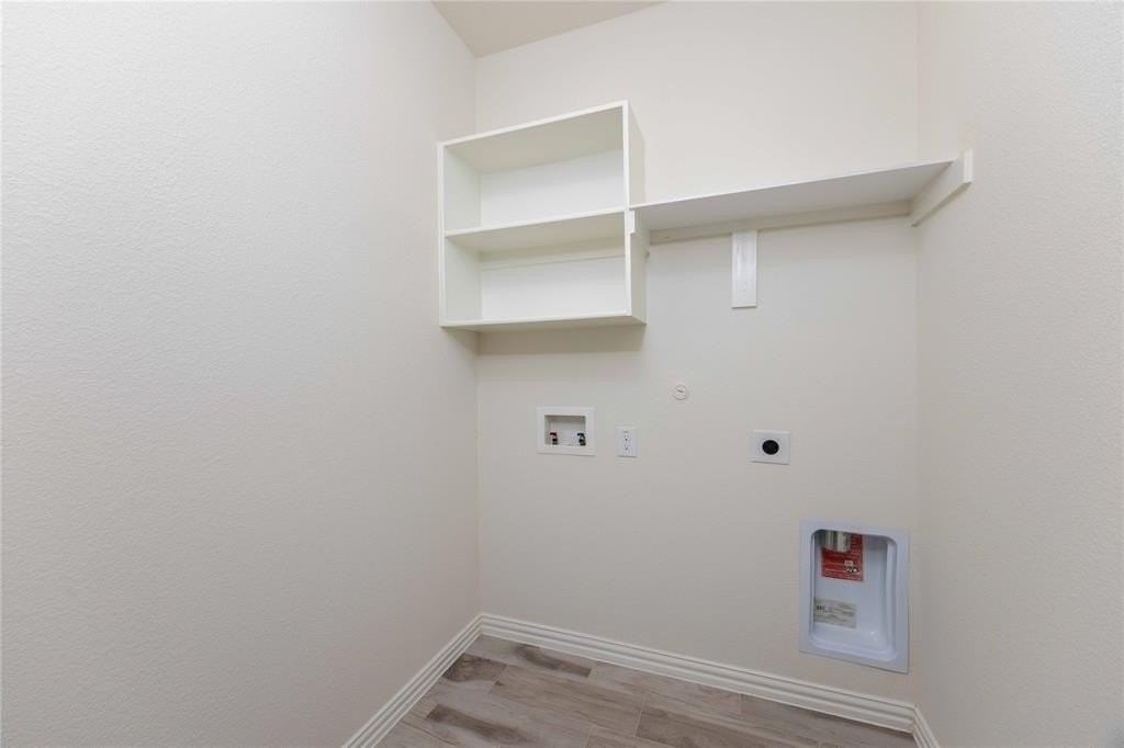 10038 Boswell Dr - Photo 7 of 29