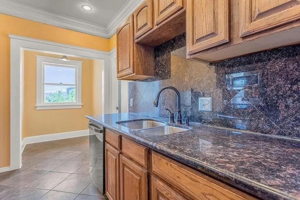 1230 Nw 28th St - Photo 5 of 15