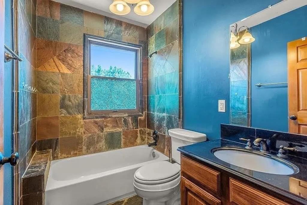 1230 Nw 28th St - Photo 6 of 15