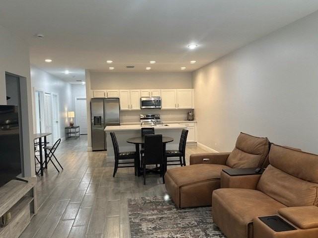 1685 22nd Ave Sw - Photo 3 of 21