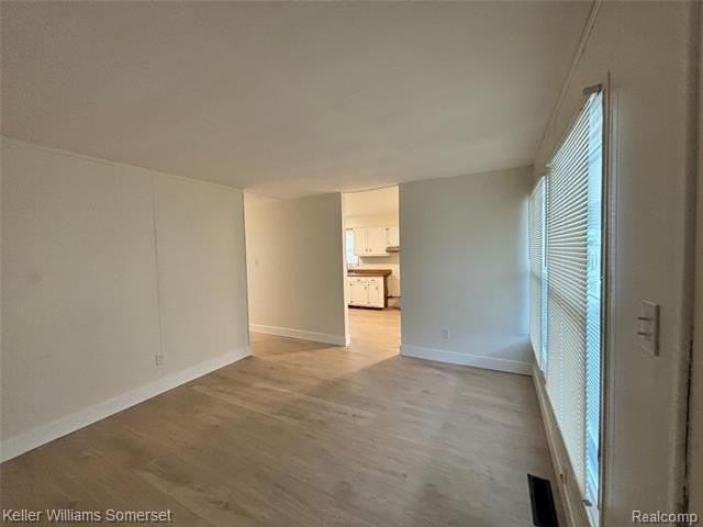 20436 Washburn St - Photo 2 of 10