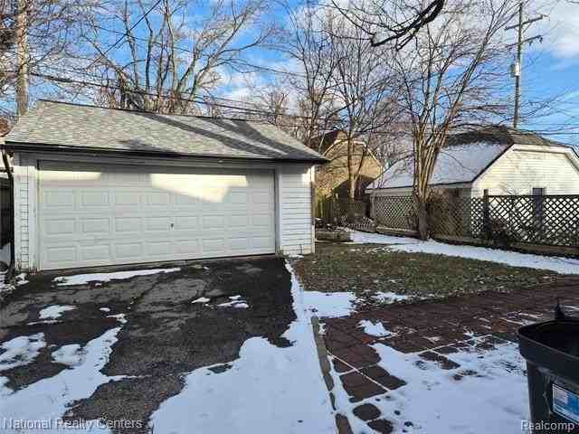 6 Utica Rd - Photo 3 of 23