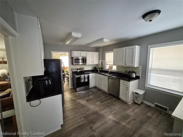 6 Utica Rd - Photo 5 of 23