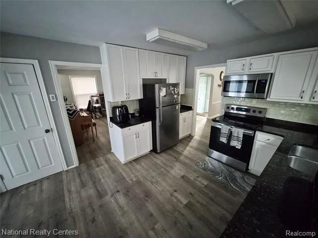 6 Utica Rd - Photo 7 of 23