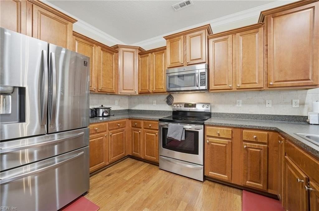 405 Green Meadow Dr - Photo 6 of 40