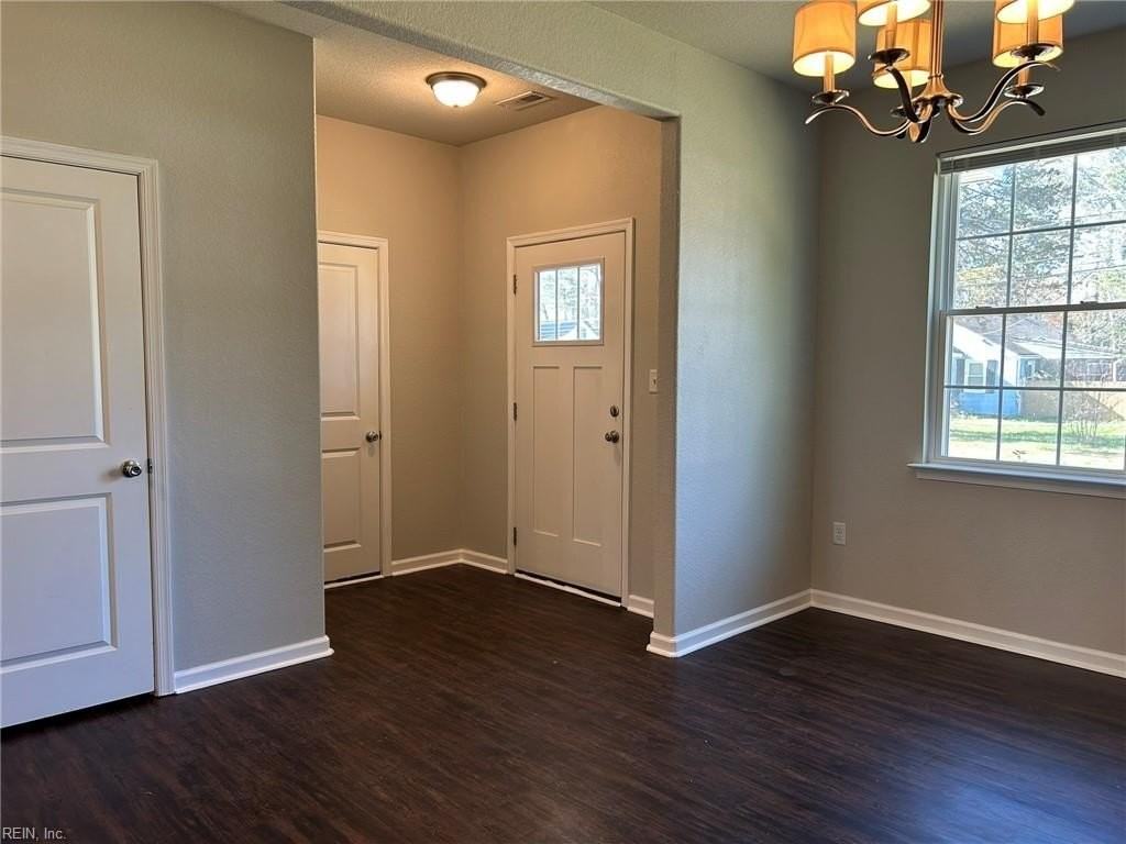 2051 Maywood St - Photo 7 of 50