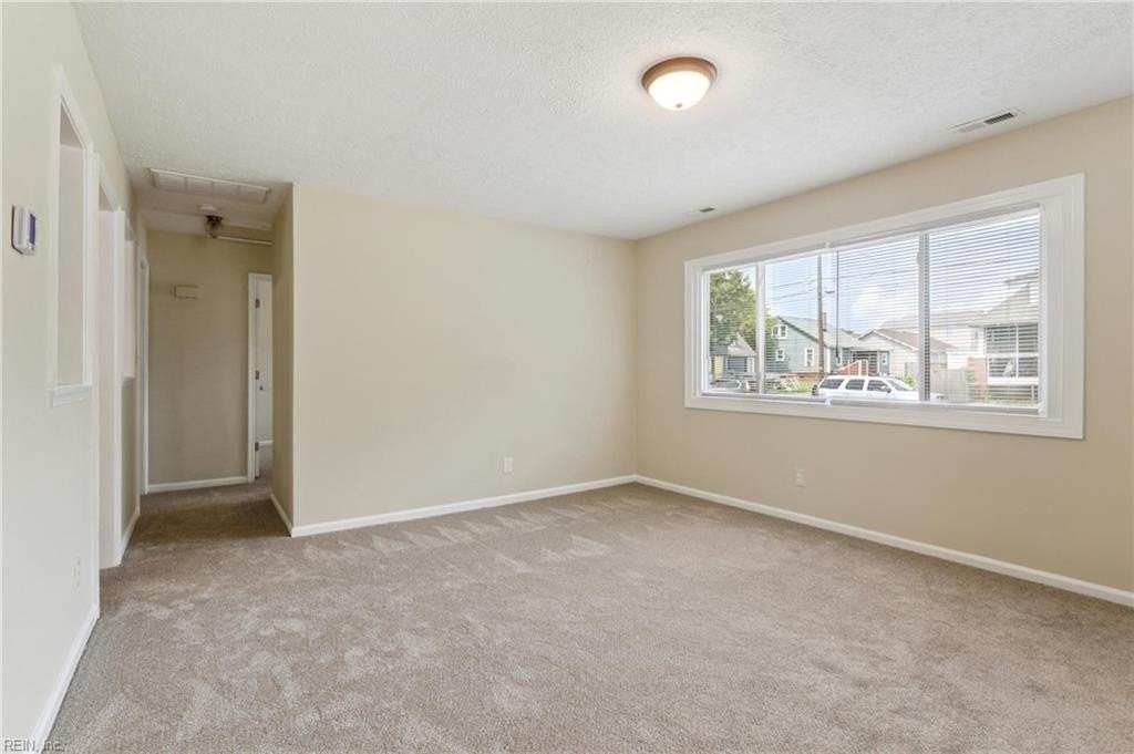 1110 21st St - Photo 5 of 25