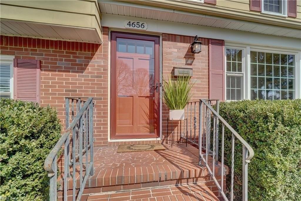 4656 John Alden Rd - Photo 3 of 46