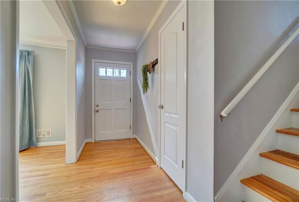 4656 John Alden Rd - Photo 5 of 46