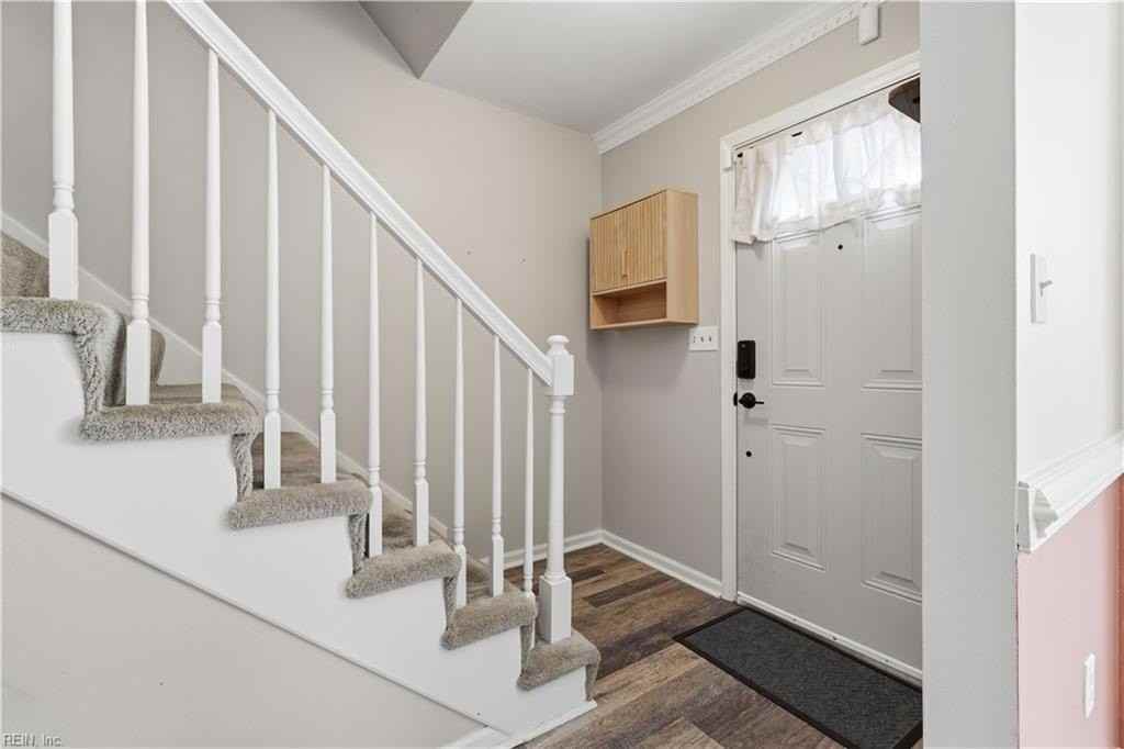 1328 Mill Lake Quarter - Photo 3 of 40