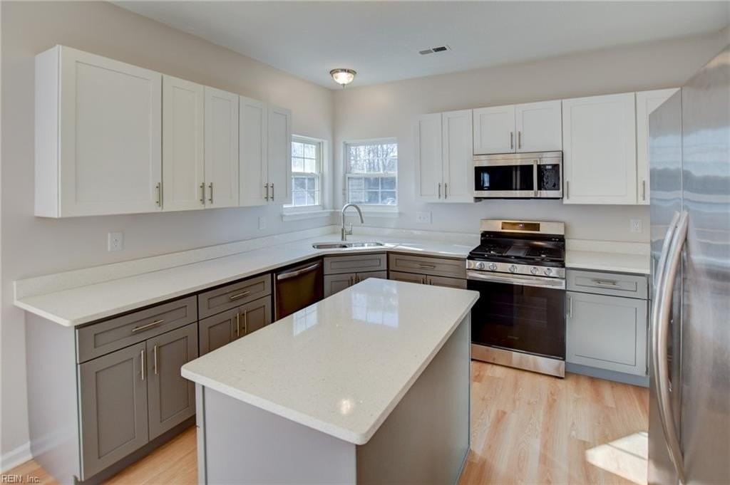 2112 Seastone Trce - Photo 4 of 49