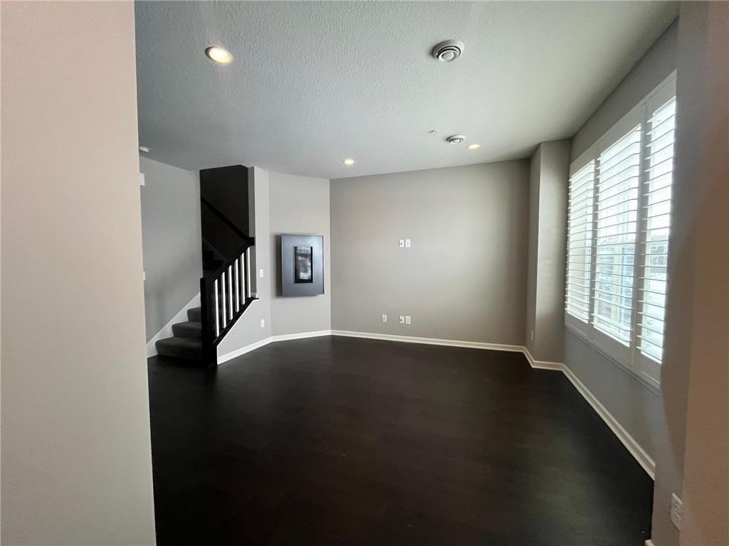 6876 Crosby Ct - Photo 3 of 30