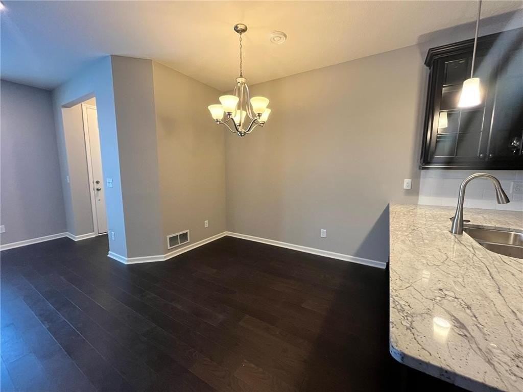 6876 Crosby Ct - Photo 5 of 30