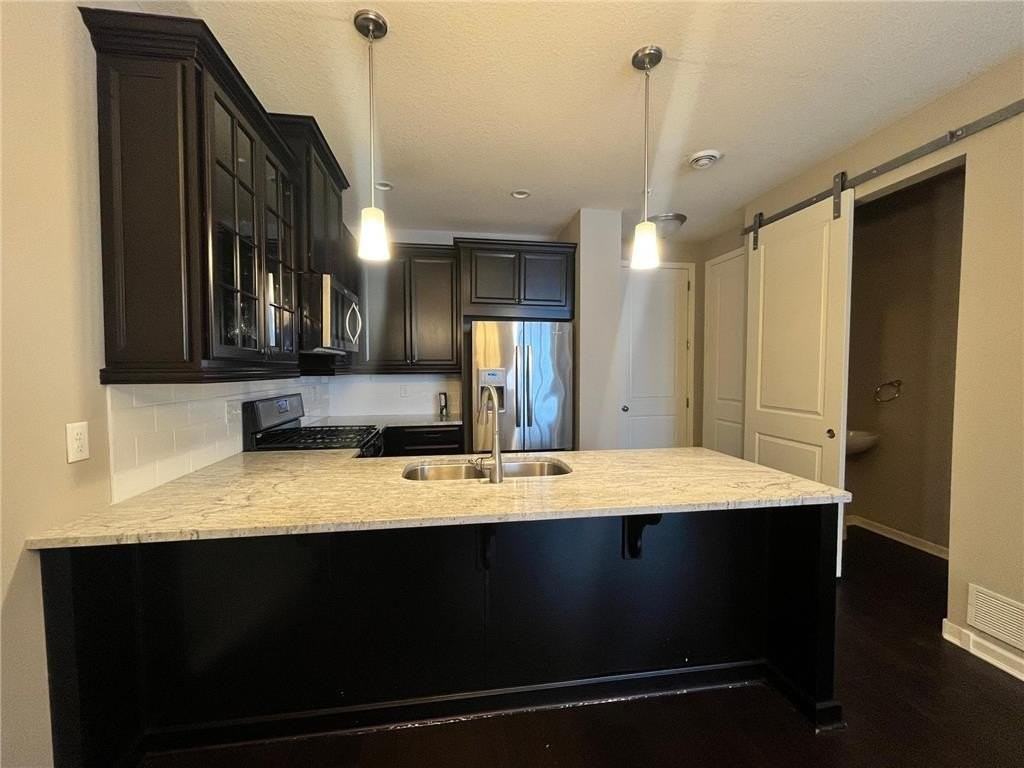 6876 Crosby Ct - Photo 7 of 30