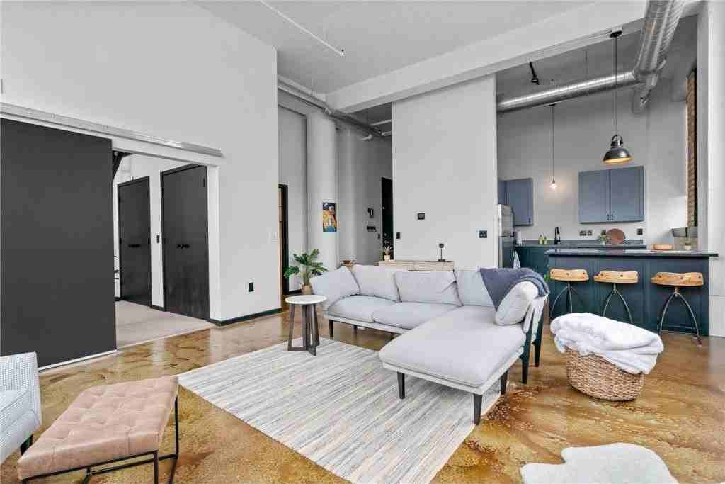 1701 Madison St Ne #103 - Photo 4 of 26