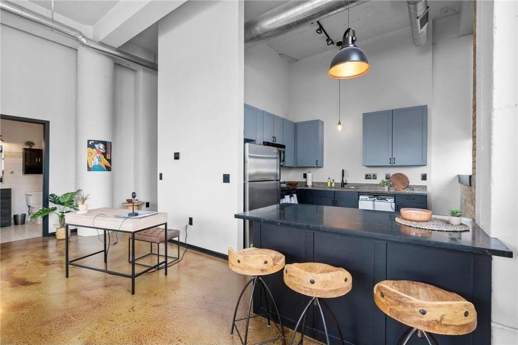 1701 Madison St Ne #103 - Photo 6 of 26