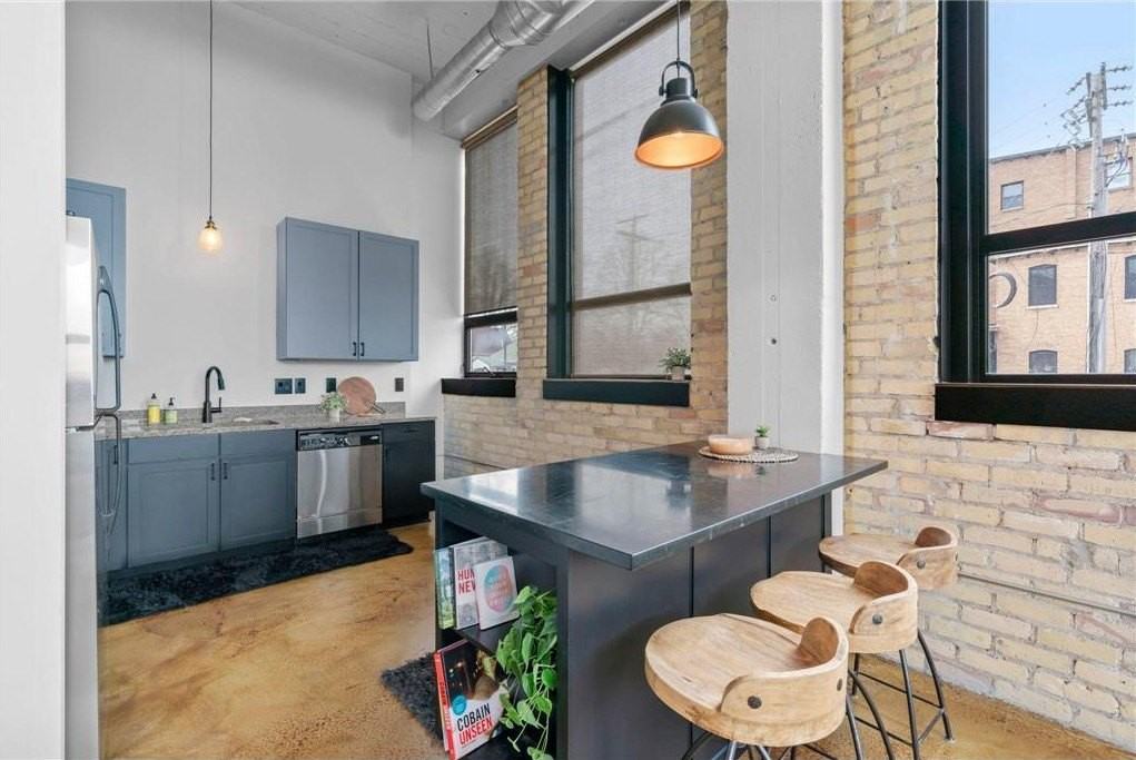 1701 Madison St Ne #103 - Photo 7 of 26